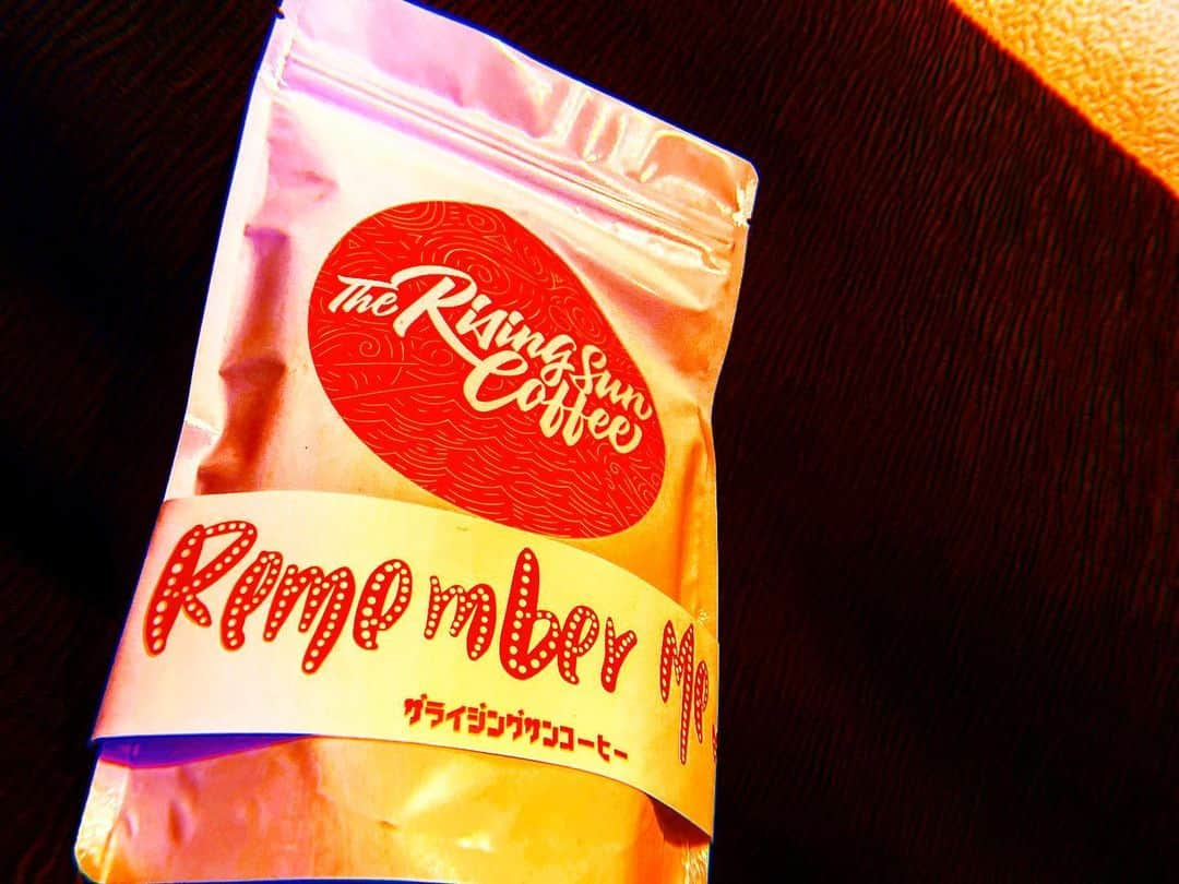 永田崇人さんのインスタグラム写真 - (永田崇人Instagram)「おはよう。 今日は朝から先日ゲットした The Rising Sun Coffee 豆自分で挽いた方が楽しいのかなー？皆さんはどうしてる？  #ライジングサンコーヒー  #therisingsuncoffee」2月12日 9時42分 - takato0827