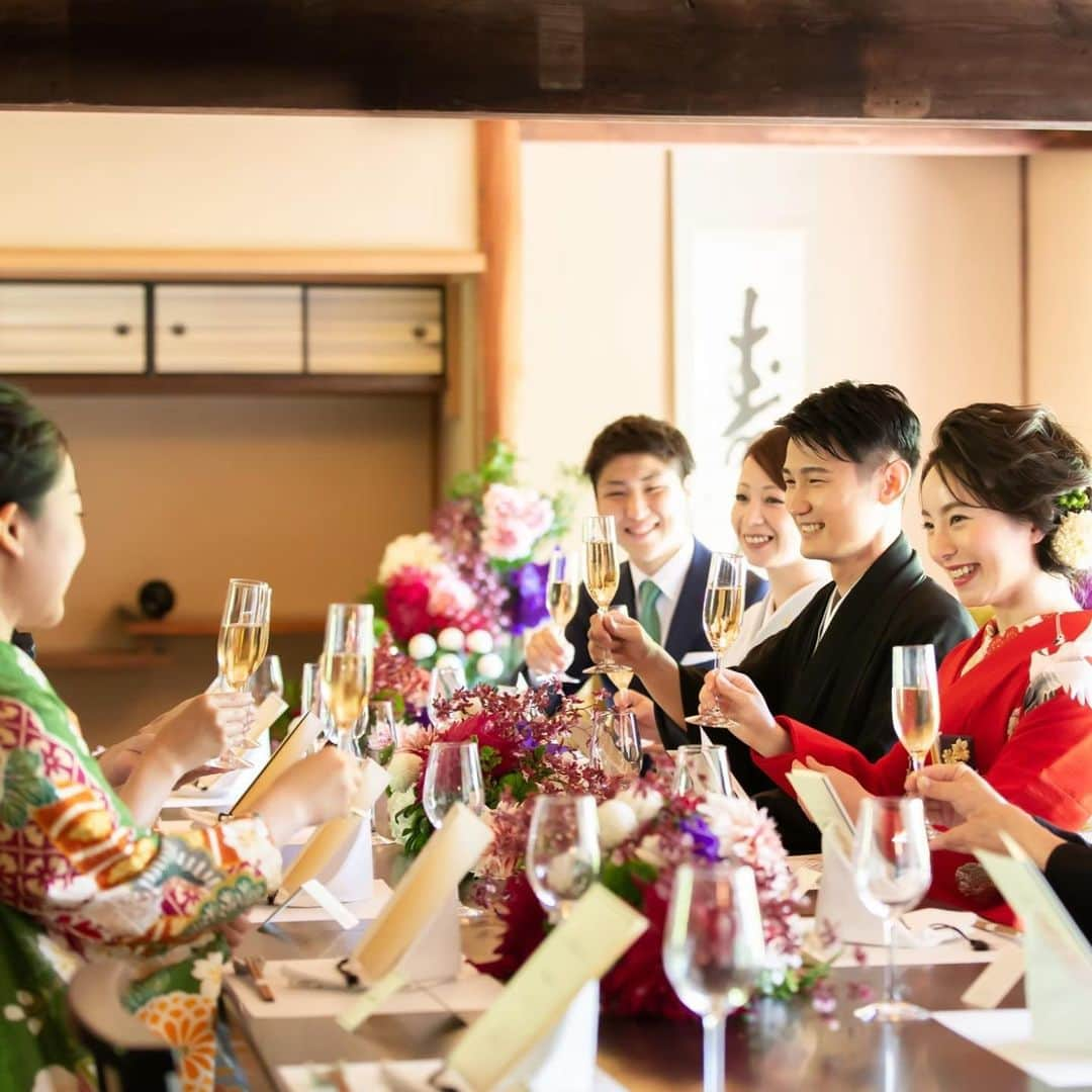 The KAMAKURA WEDDINGのインスタグラム：「ご家族ご親族、近しいご友人との会食会。 今だからこそ自然豊かで開放的な鎌倉のプライベート空間で1日1組限定の結婚式が安心。」