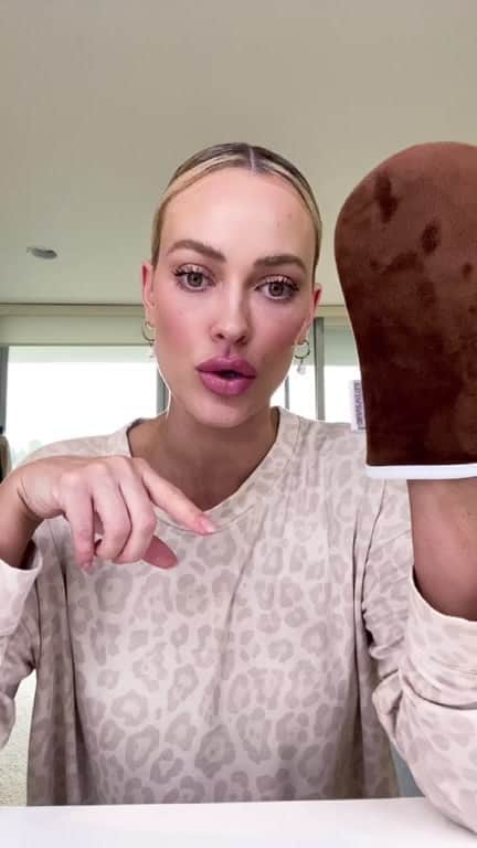 Peta Murgatroydのインスタグラム：「Thanks for joining! You can purchase the mousse and mitt at www.petajanebeauty.com ❤️」