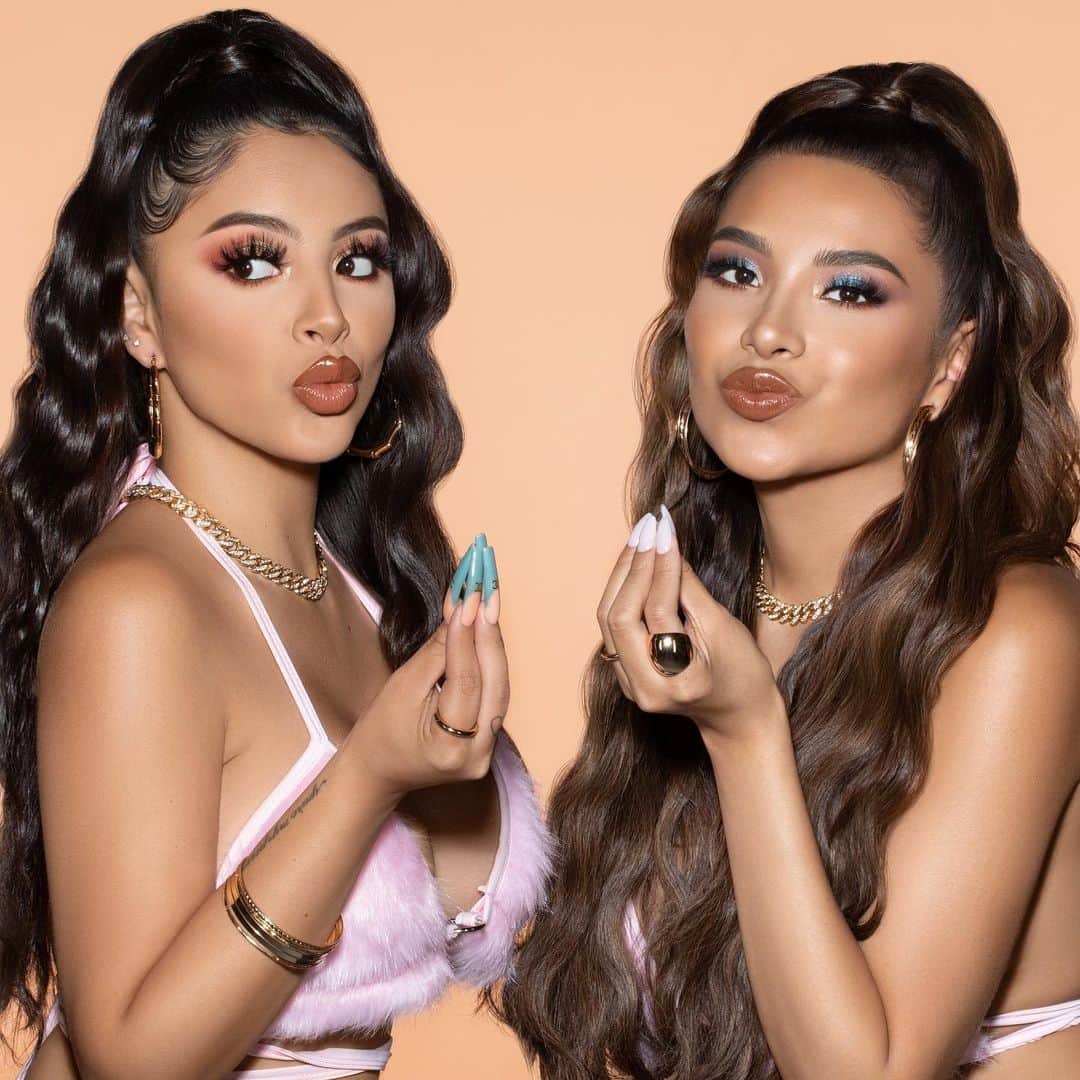 BH Cosmeticsのインスタグラム：「Bon Appetit! Our BFFs are celebrating DROP DAY with their new collection! Tune in to @alondradessy’s IG Live at 5:30pm PST/ 8:30pm EST to get in on the party - including a full GRWM glam 🥂 #BHxAlondraElsy #bhcosmetics」