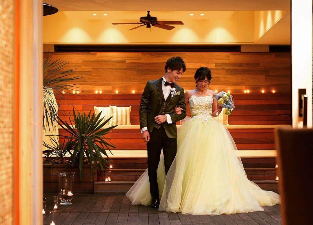 RIVIERA WEDDING　リビエラ ウェディング　公式さんのインスタグラム写真 - (RIVIERA WEDDING　リビエラ ウェディング　公式Instagram)「. ナイトウェディングをキャンドルで演出♪ 再入場時にブラインドがあがるとキャンドルの中に おふたりの姿が。 . ▼BANQUET @riviera_tokyo PALISADES TERRACE . #rivierawedding #rivieratokyo #rivierazushimarina #wedding #instawedding #instabride #結婚式 #リビエラ東京 #リビエラ逗子マリーナ #エンドロール #結婚式演出 #ウェディングムービー #フォトウェディング #プレ花嫁」2月12日 10時04分 - riviera.tokyo.weddings