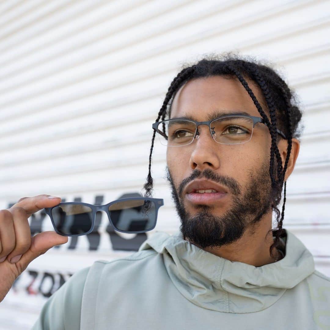 JINSのインスタグラム：「Frustrated switching between your regular glasses and sunglasses? With JINS Switch, you get convenience at it’s finest. Glasses and sunglasses into one. 👓➕🕶  What does JINS Switch include? ✔️Magnetic clip on sunglass plate ⬅️ anti-reflection coating ✔️ Prescription or non-prescription glasses (Pro-tip: you can even add JINS SCREEN blue light lenses to them to reduce digital eye strain! With our limited time offer, they’re free🙌) ✔️Your own glasses case *and* a small case just for your plate  🤓Find your perfect JINS Switch pair at #linkinbio  Choose from over 20 styles! 👓Style featured: JINS Switch 196 in Blue Iron ⬅️ Recommended for medium to high prescriptions」