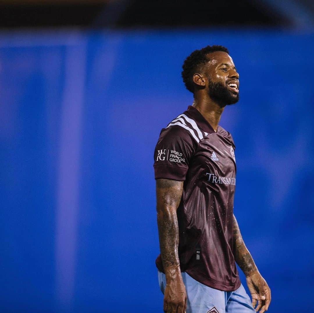 ケリーン・アコスタのインスタグラム：「Waiting game ⚽️😫⏳」