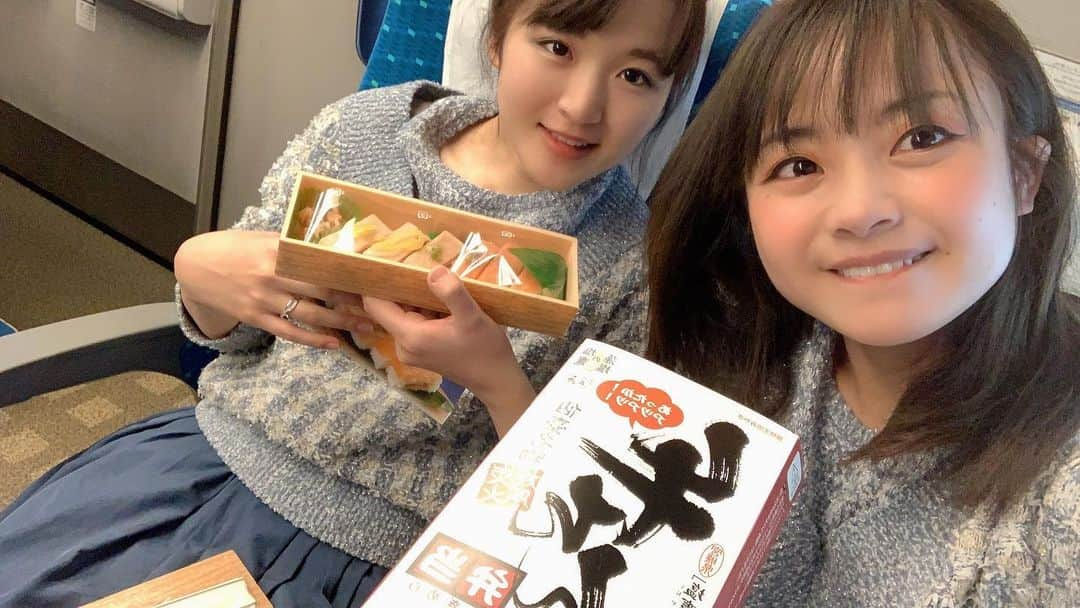 藤原亜紀乃さんのインスタグラム写真 - (藤原亜紀乃Instagram)「姉妹お揃いコーデ❤ ……全身じゃなきゃ分かんないね笑  #d'zzit #姉妹コーデ」2月12日 10時24分 - akitknn1023