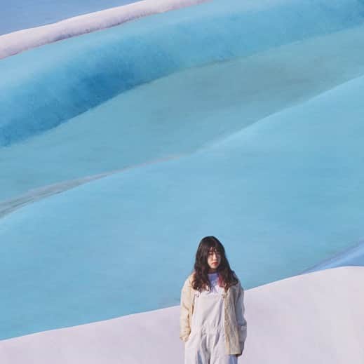 コエのインスタグラム：「. . special collaboration ”リュックと添い寝ごはん”×koe . 新世代の男女スリーピースバンド 「リュックと添い寝ごはん」とkoeは、 １年をかけて、ファッションと音楽を融合した スペシャルコラボレーションに取り組みます！ . コラボレーション第1弾として、 koeのspring collectionを リュックと添い寝ごはんが着こなします。 . koeの店頭や店内、オンラインショップにて登場する koeの春ビジュアルをぜひお楽しみください！ . オンラインショップ特設サイトはこちら https://stripe-club.com/cts1/koe/koe_2021spring_lookbook.html @koe_official トップページからも確認できます。 . ■店頭スペシャル企画 リュックと添い寝ごはんがkoeのBGMをジャック！ オリジナルインタビューとセレクト音源が流れます。 ※koe熊本店を除きます  ■オンラインスペシャル企画 #koeと添い寝ごはん のハッシュタグをつけて 今回のコラボレーションに関連する画像や動画に コメントをつけてinstagramに投稿すると リュックと添い寝ごはんからのいいねやコメントが届くかも？！ みなさまぜひご投稿ください！ ※投稿画像は、WEBで公開しているページや写真のスクリーンショットや 店頭のビジュアルの撮影写真、 着用商品を購入し着ている画像など、なんでもOK。 対象：2021年2月12日(金)～2月28日(日)からランダム」