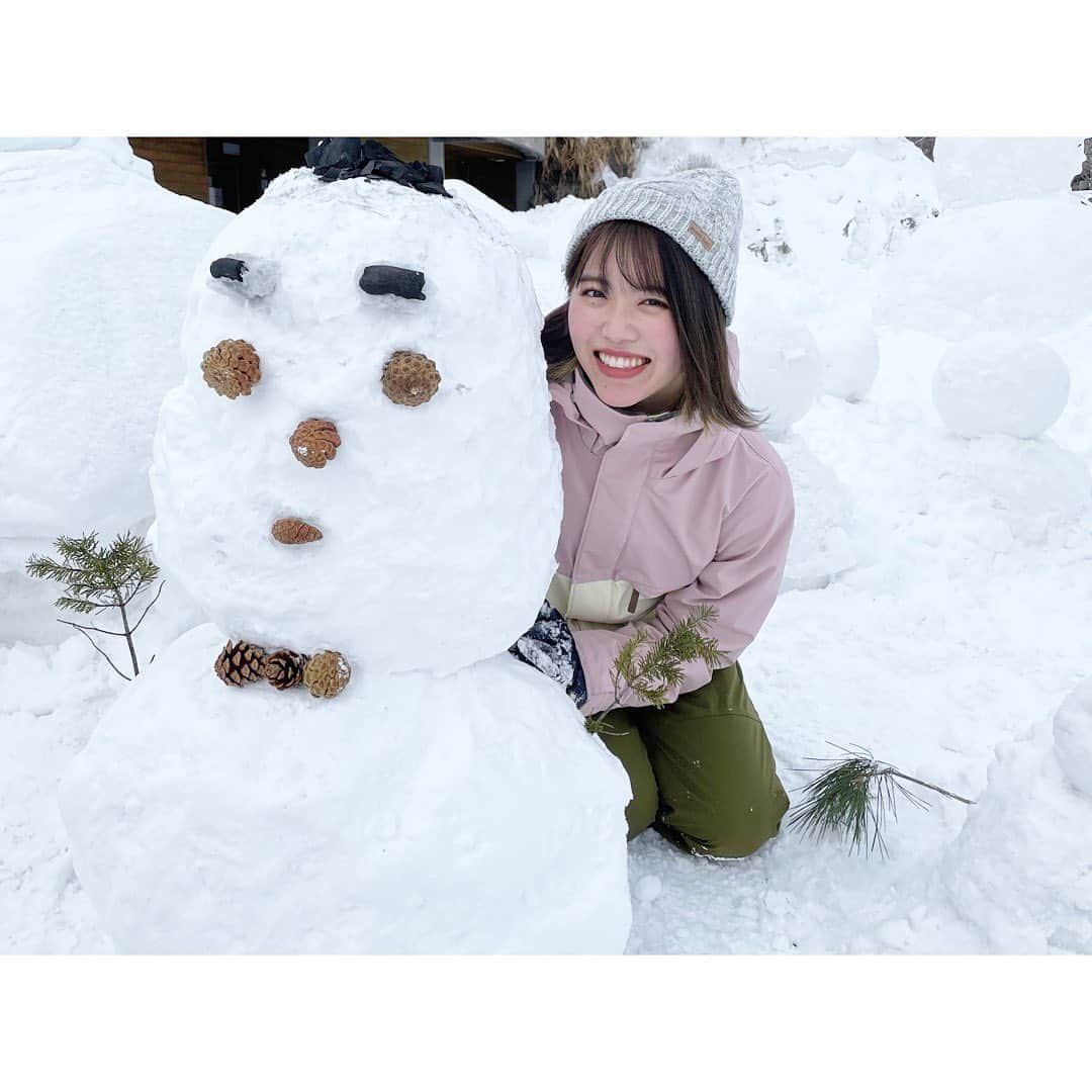 彩香のインスタグラム：「＊ ビーチ西目屋とビジターセンターに雪だるまたちを作りました〜⛄️💓「産地直送！西目屋最高！」もお楽しみに♪ ＊ ＊ ＊ #ビーチ西目屋 #白神山地ビジターセンター #雪だるま #西目屋村 #産地直送 #西目屋最高」