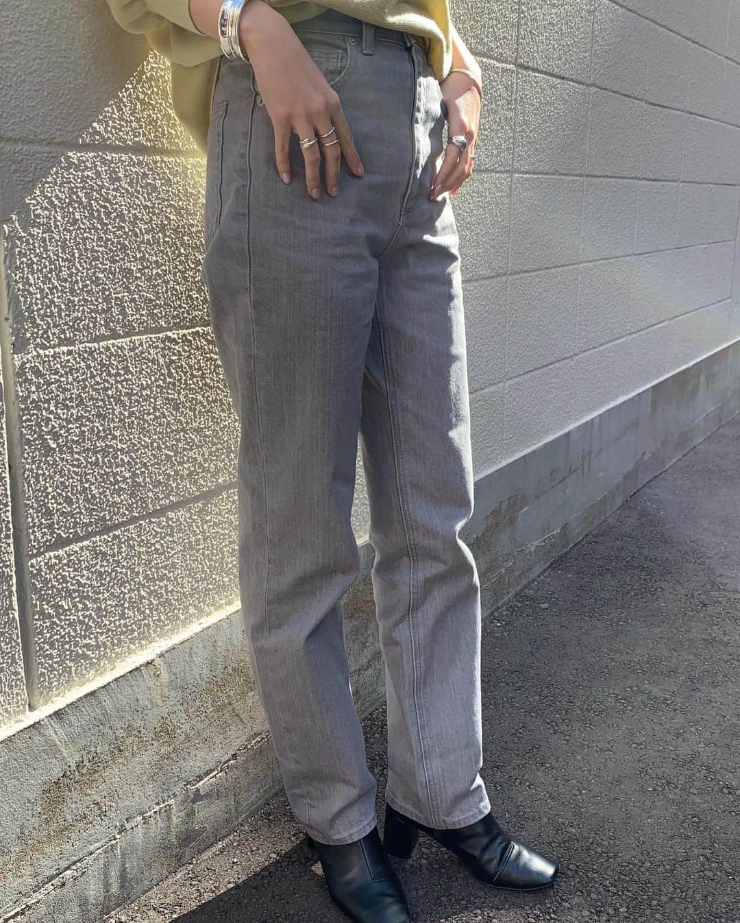 馬渕由妃さんのインスタグラム写真 - (馬渕由妃Instagram)「𓂃﻿ ﻿ こないだgetしたグレーデニム🐰♡﻿ GUで2500円安すぎる🥺🙌﻿ 本当はXSが良かったけど完売してたから﻿ Sサイズにして後日丈上げした☺️（短足が故に）﻿ 夏にTシャツと合わせて着たい🌴♩﻿ ﻿ #denim #gu #ハイウエストストレートジーンズ」2月12日 10時28分 - yuki_mabuchi