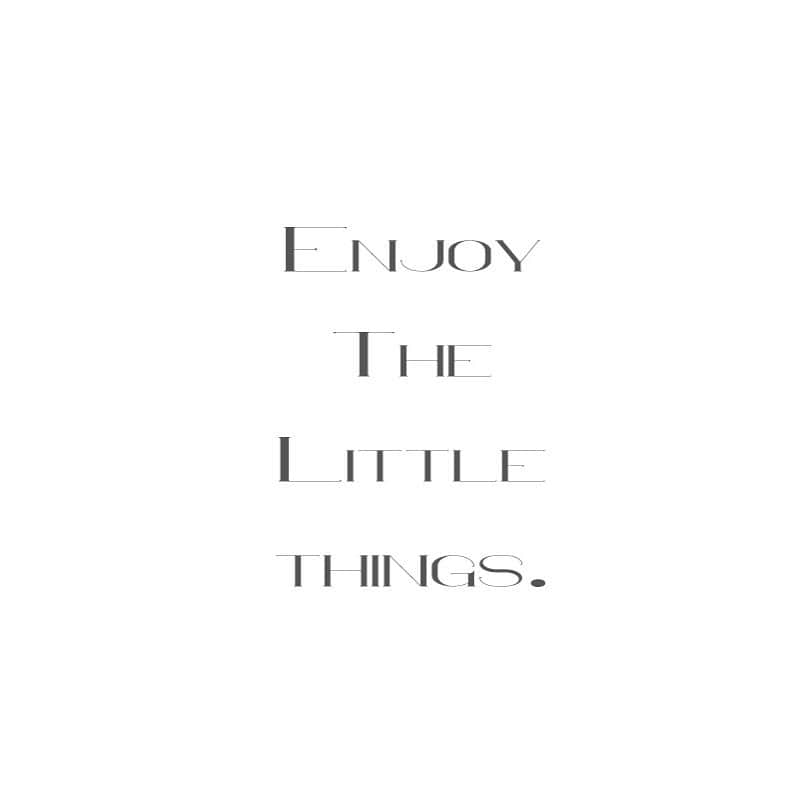 ロビンのインスタグラム：「Enjoy the little things  小さい楽しみを ちゃんと捕まえないと」