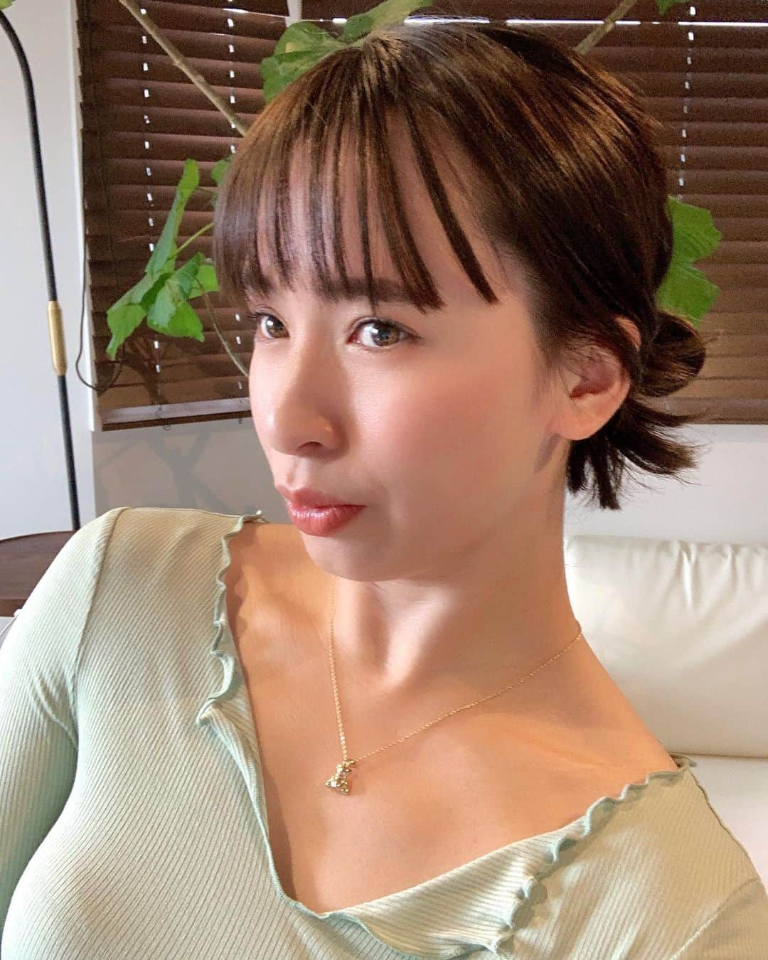 持永真実のインスタグラム：「きょうのまーみん🧸🌿  昨日ストーリーズで「なんでも話そう💌」って質問箱したのに、見れなくなっててお返事できない〜😭 ごめんなさい。。 コメント欄でも大丈夫なのでまた待ってます🌈💖✨」