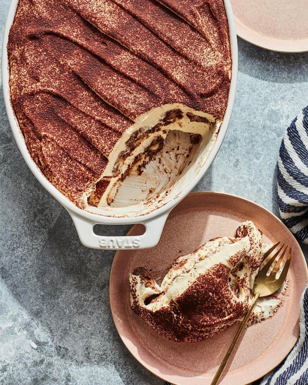 Gaby Dalkinのインスタグラム：「Behold: Classic Italian Tiramisu!! Legit haven’t made it since culinary school and brought it back a few weeks ago after a Cacio e Pepe dinner! (required digging out my culinary school binder / recipe book which hasn’t seen the light of day in YEARS!) anyways - the recipe is on the blog now and it’s ah-mazing!! Link is in my profile https://whatsgabycooking.com/classic-italian-tiramisu/」
