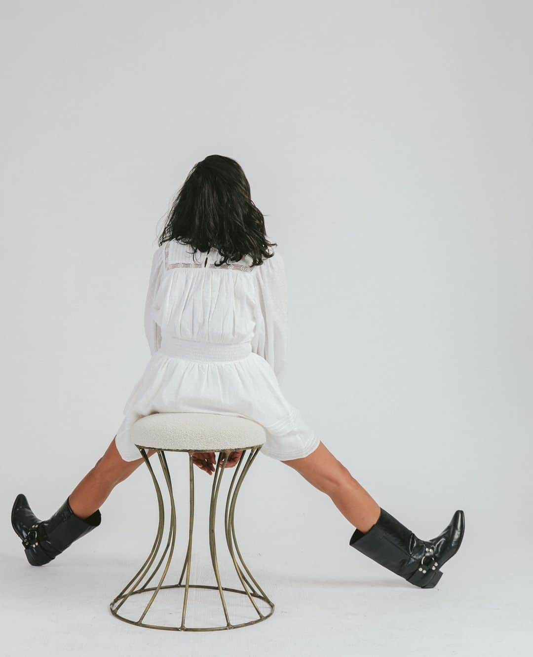 クレオベラのインスタグラム：「A view of the Berit Mini from the back. Guaranteed to make you feel (& look) cool.」