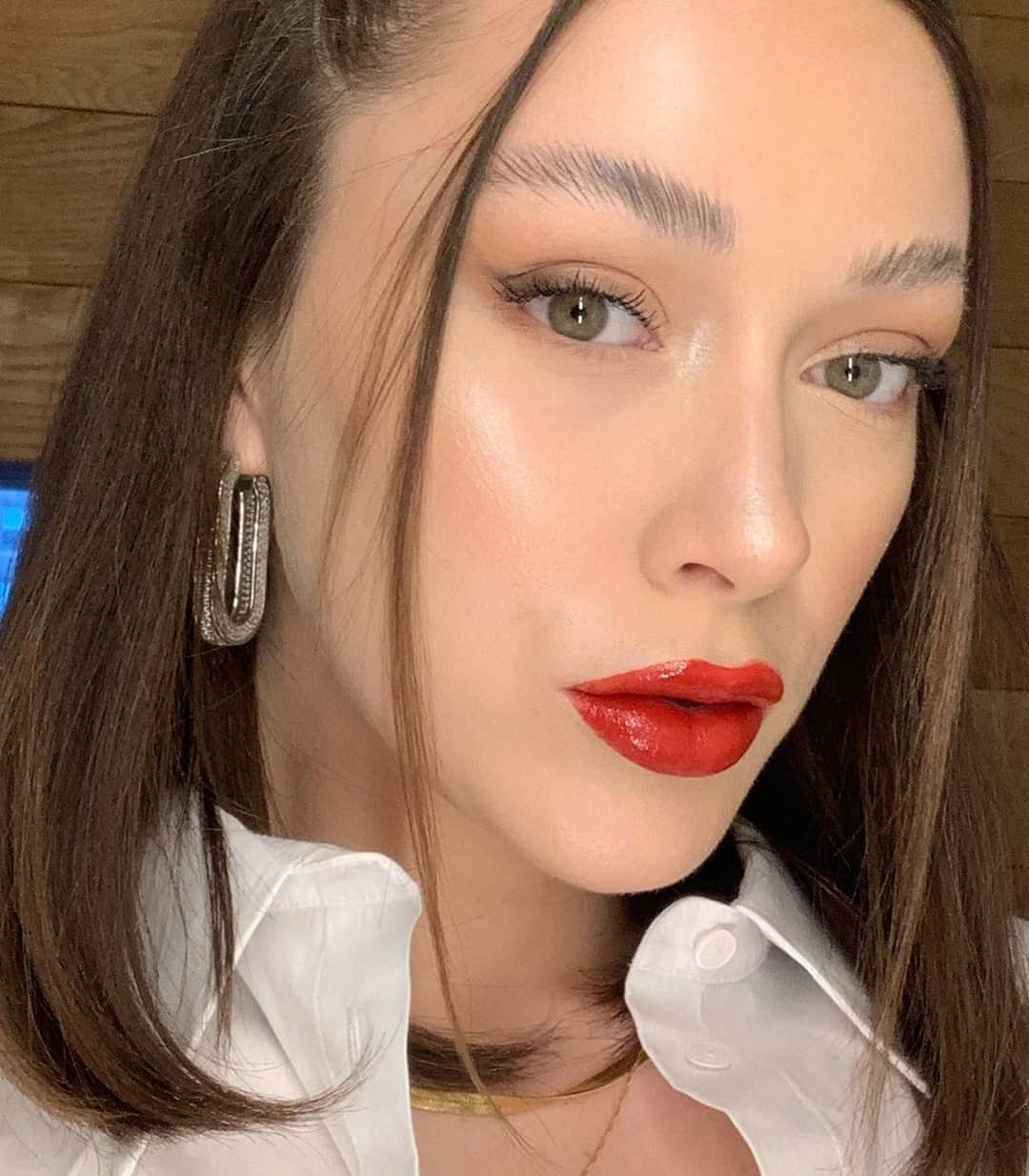 Revlonさんのインスタグラム写真 - (RevlonInstagram)「Yes, @corrinereed with the Valentine's Day energy 💋 #LeaveThemOnRed  P.S. She's wearing NEW #ColorStay Satin Ink in Fired Up (018)」2月12日 11時00分 - revlon