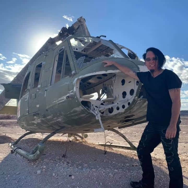 Queensrycheさんのインスタグラム写真 - (QueensrycheInstagram)「#tbt🔙📸 - Casey on the set of our 'Blood Of The Levant' video shoot 🤘 #queensryche #throwbackthursday #caseygrillo #case #kickassdrummer #videoshoot #goodtimes #helicopter #bloodofthelevant #theverdict #fun」2月12日 11時00分 - queensrycheofficial