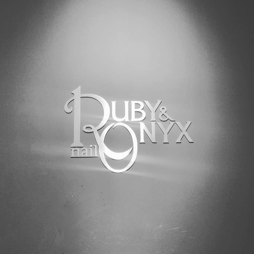 RUBY&ONYX by Kanako Miuraのインスタグラム：「平素より当店をご利用いただきまして 誠にありがとうございます。  突然のご報告になりますが、 令和3年2月20日をもって Ruby&Onyxは閉店することとなりました。  急なお知らせとなってしまい、 お客様には大変ご迷惑をおかけし、 申し訳ございません。  今まで当店をご愛顧いただき、 ありがとうございました。  まだ空きのある残りの営業日も ありますので、 お問合せ、ご予約お待ちしております。」