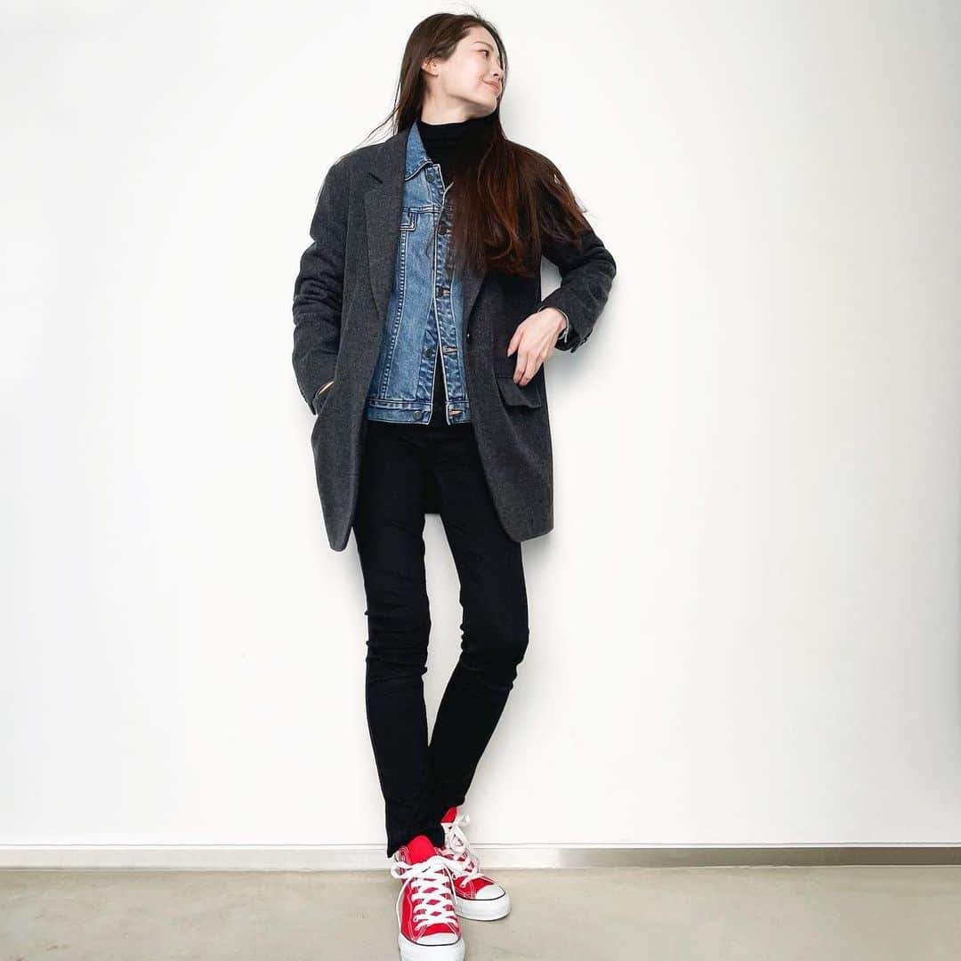 chinatsu614さんのインスタグラム写真 - (chinatsu614Instagram)「Casual yet chic.﻿ #ootd #journalstandard #apc #deuxiemeclasse #7forallmankind ﻿ ・﻿ ・﻿ ・﻿ ﻿ 今月も月1の楽しみで﻿ @sbeautyclinic で肌メンテ。﻿ ﻿ 昔よりだーーーいぶ シミ・そばかすが薄くなったてきかなー。﻿ ﻿ おばさんになると唇もくすんでくるから、唇にもレーザーを当ててる。 ﻿ 動画はアクセントウルトラV。﻿ ﻿ 特殊な超音波『せん断波』とラジオ波『Alma wave』のWの超音波を使うことによって、気になる部分のサイズダウンと肌の引き締めを同時に行うことができるマシーン。﻿ ﻿ 痛み・ダウンタイム無し‼︎﻿ ﻿ 肌の薄い人・弱い人は、はじめは熱くてビックリすると思うけど(←私もこちら側) 繰り返し施術していく事でコラーゲンが生産されて肌が元気になると熱さに慣れてくるよ。﻿ ﻿ 温かくて寝てしまう人もいるみたい。﻿ ﻿ 目に見えて肌に張りが出てくるので アラフォー世代には本気でオススメーーー‼︎  ﻿二の腕、背中、腹部、ウエスト、ヒップ、太もも、ふくらはぎ も◎  ・﻿ ・﻿ ・﻿ #sbeautyclinic﻿ #エスビューティークリニック﻿ #美肌ケア﻿ #アクセントウルトラv ﻿ #レーザートーニング﻿ #アンチエイジング﻿ #美容好きな人と繋がりたい」2月12日 11時36分 - chinatsu614