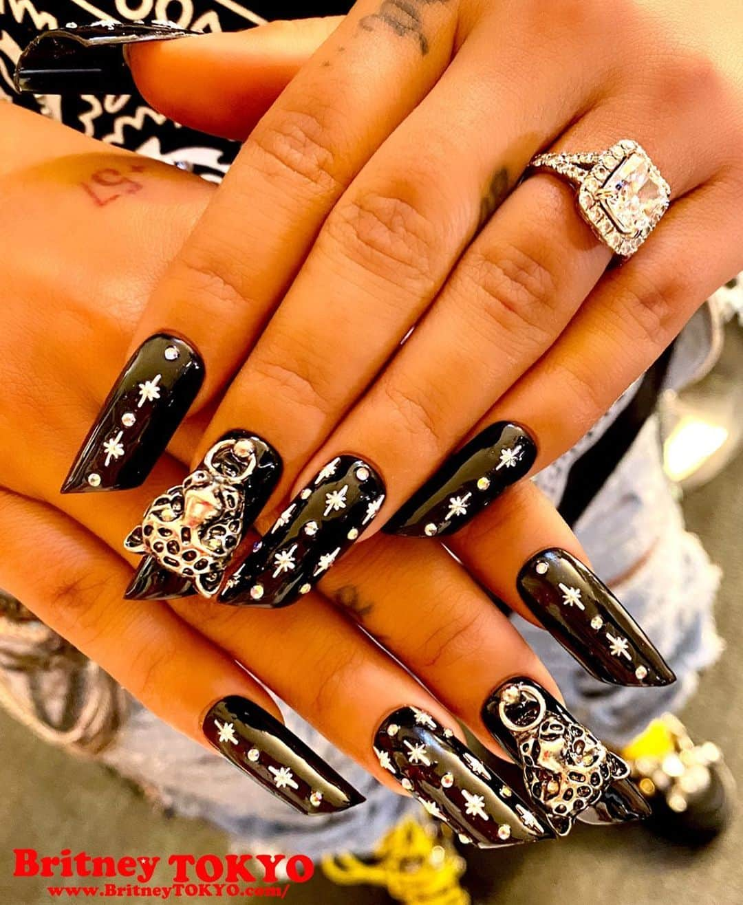 Britney TOKYOさんのインスタグラム写真 - (Britney TOKYOInstagram)「💅🏻💅🏻💅🏻💕 @karolg   For New video 🎥✨LOCATION 🌵 FT @anuel @jbalvin   #nailart #nails #location #karolg #anuelaa #jbalvin #karolgnails #britneytokyo」2月12日 11時50分 - britneytokyo