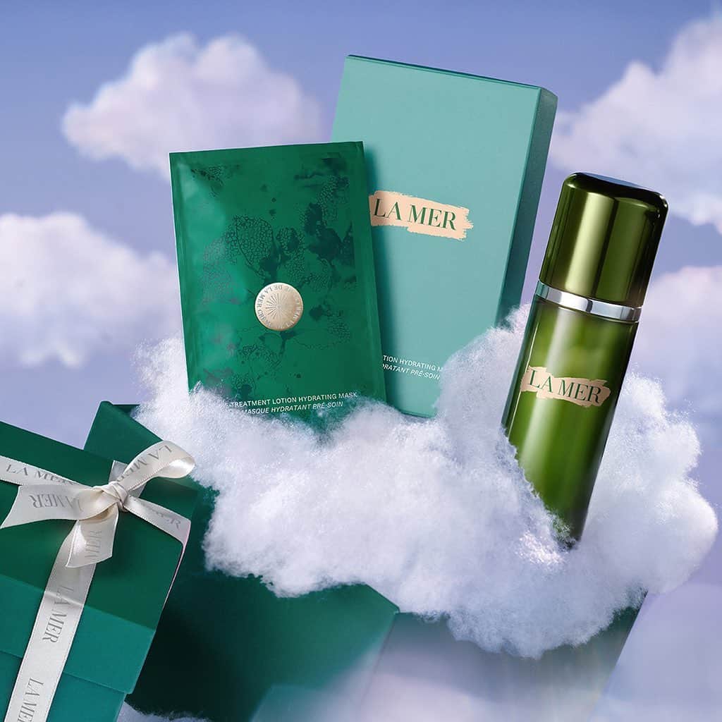 ドゥラメールのインスタグラム：「A match made in hydration heaven. The Treatment Lotion and The Treatment Lotion Hydrating Mask are the power couple you’ll want to share with your beloved.」