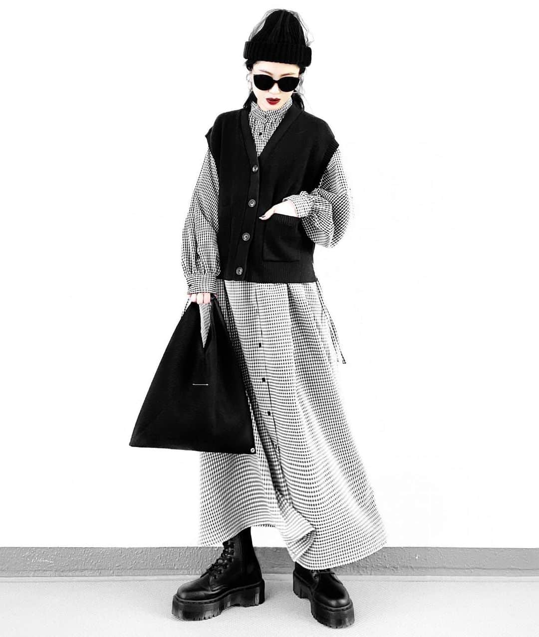 lve_xxxxのインスタグラム：「.﻿ .﻿ 𝗚𝗨﻿ ﻿ #フロントボタンニットベスト ﻿ @gu_global  @gu_for_all_ ﻿ ﻿ 値下がりしてますよー！﻿ これは、買った方がいいと思う！(誰)﻿ ﻿ ﾜﾝﾋﾟｰｽとﾚｲﾔｰﾄﾞしても🙆‍♀️﻿ ｻｲｽﾞはS着てます﻿ ﻿ ﻿ －－－－－－－－－－－－－－－－－－  その他ｺｰﾃﾞｱｲﾃﾑ詳細は WEARをご覧くださいませ。  ﾌﾟﾛﾌｨｰﾙのURLよりご覧頂けます☺︎  WEARもfollow 宜しくお願い申し上げます！  －－－－－－－－－－－－－－－－－－ ﻿ ﻿ ﻿」
