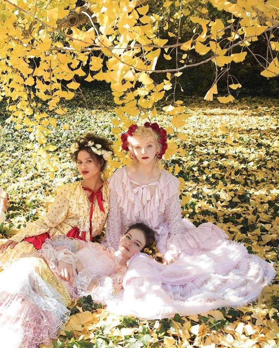 ロダルテさんのインスタグラム写真 - (ロダルテInstagram)「#TBT: @gugumbatharaw, @lilynova97 and @mackenziefoy wear Rodarte SS19 for @voguemagazine (ph: @tierneygearon). #rodarte」2月12日 11時52分 - rodarte