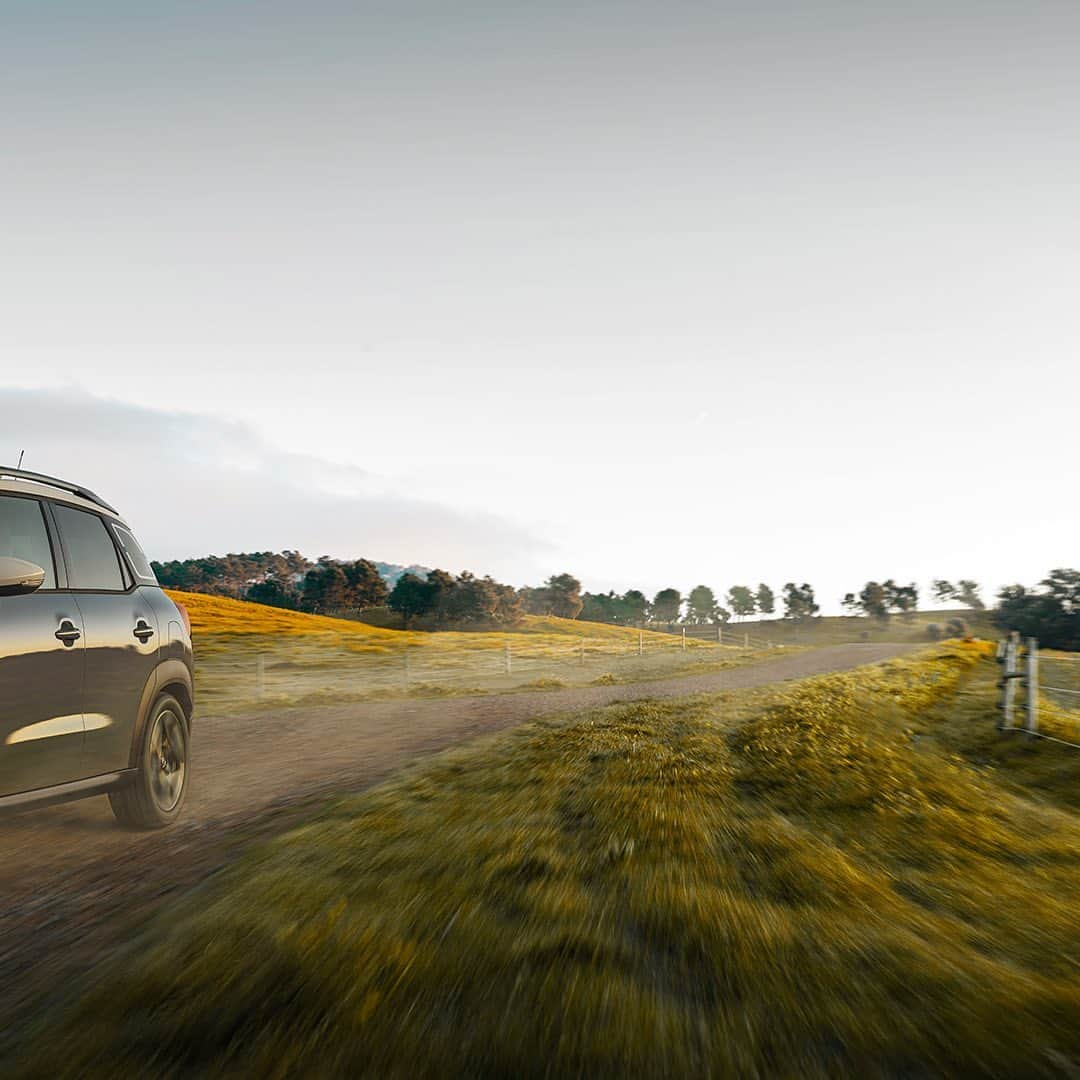CITROEN JP Officialさんのインスタグラム写真 - (CITROEN JP OfficialInstagram)「情熱を積み込んで走りだそう🤩 フランスでNew Citroën C3 Aircross SUVが発表されました！ ※日本導入時期は未定です  #CitroënC3Aircross #SUV #Adventure  #Roadtrip #New #Car #Rolling #Lifestyle #Passion」2月12日 12時01分 - citroen_jp