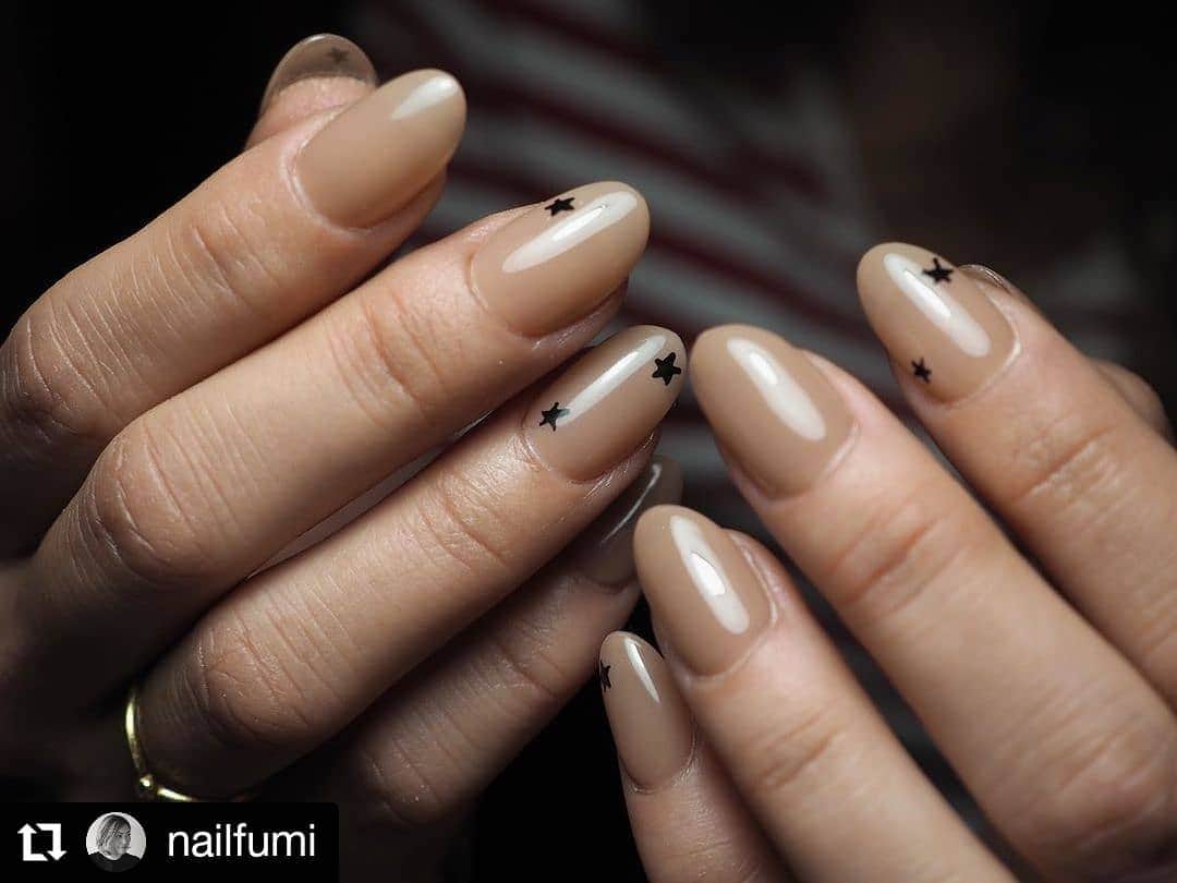 エリコネイルさんのインスタグラム写真 - (エリコネイルInstagram)「. リポスト失礼します🙏 . Fselection produce by @nailfumi  . F616 Mila ミラ をご使用いただきました😌 . fumi先生（ @nailfumi ）いつもありがとうございます🙇‍♀️   #Repost @nailfumi • • • • • • . ☆をぽちぽちと☺️ 星はアクリル絵具で つけペンで書きましたー☺️ . @morecouture_jp F616 ミラ . .  #nail#nails#nailsalonf#nailartist#nailcolorist#nailfumi#ebisu#恵比寿ネイルサロン#ネイル#plusone#onecolor#tokyonailstyle#gelnail#ongles#onglesengel#nagel#unghia#指甲#гвоздь#маникюр#日本美甲#네일#OLYMPUS#nailphoto」2月12日 12時05分 - morecouture_jp