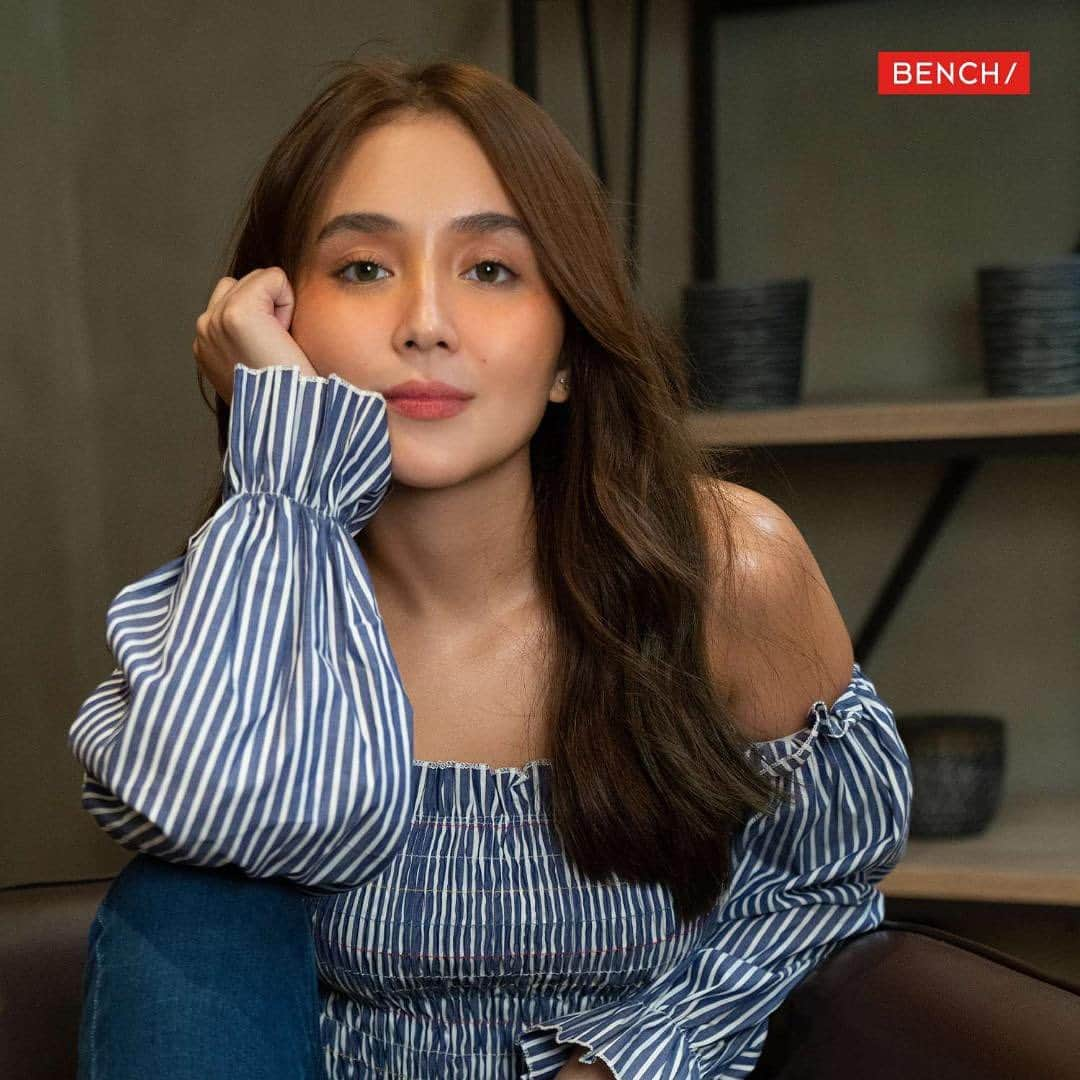 Kathryn Bernardoさんのインスタグラム写真 - (Kathryn BernardoInstagram)「Cozy everyday means #BENCHEveryday! ✨ @benchtm   #KATHRYNxBENCH」2月12日 12時11分 - bernardokath