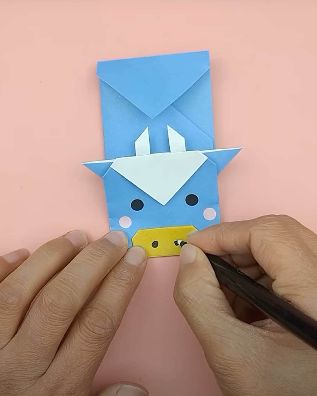 YouTubeさんのインスタグラム写真 - (YouTubeInstagram)「Swipe to fold with 折紙百科 Origami Channel!  🐂 Celebrate Year of the Ox by making these #LunarNewYear origami decorations. Link in bio.」2月12日 12時17分 - youtube