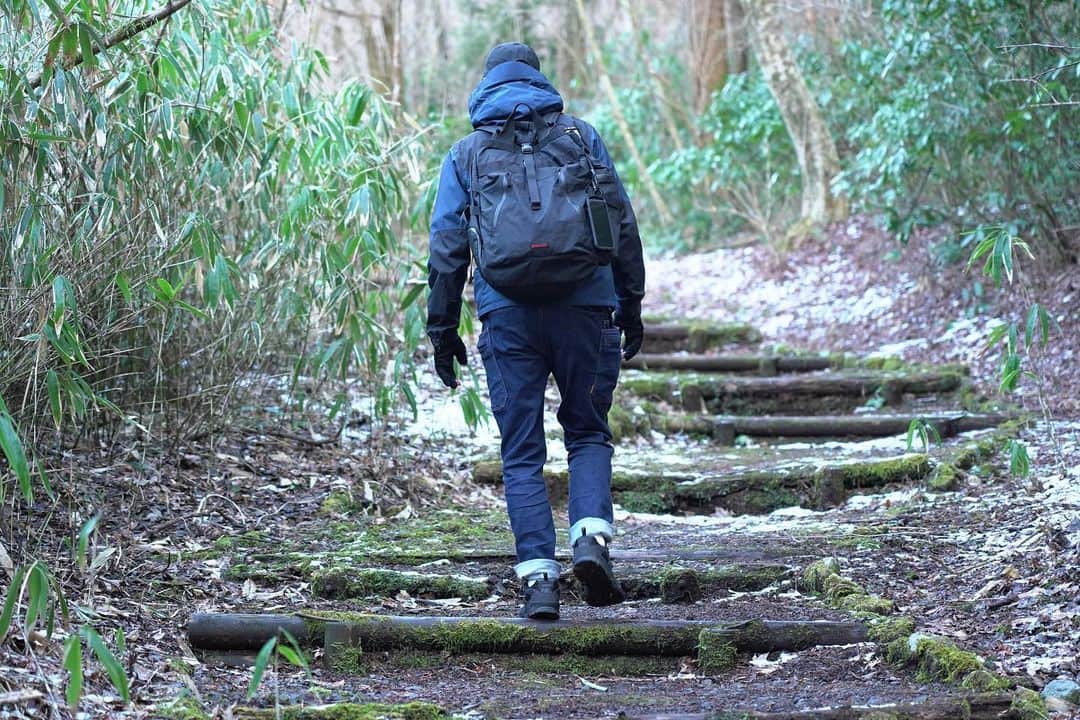 ROOT CO. Designed in HAKONE.さんのインスタグラム写真 - (ROOT CO. Designed in HAKONE.Instagram)「. Light trekking day.  #root_co #rootco #shockresistcasepro #triadcarabiner」2月12日 12時35分 - root_co_official