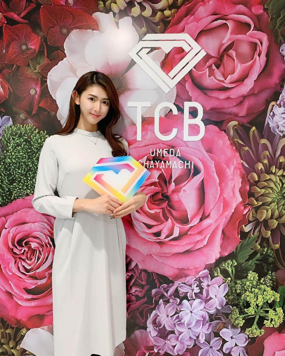 のインスタグラム：「東京中央美容外科  梅田茶屋町院(@tcb_umedachayamachi )で ボトックスをしてきたよ✨  歯軋り予防で定期的にしているエラのボトックス。 今回はそれにプラス おでこにもお願いしました🥺  右の額が気になり始めて、、、 坂ノ上正直ドクター(@tcb_sakanoue )に相談！  1週間経ったんだけど 全然違う！気にならなくなりました❤ ありがとうございます️🙏  . . . . #リフトアップならTCB東京中央美容外科 #美容整形ならTCB東京中央美容外科 #東京中央美容外科#美容外科#梅田茶屋町 #東京中央美容外科梅田茶屋町院 #坂ノ上正直#小顔#ボトックス#PR」