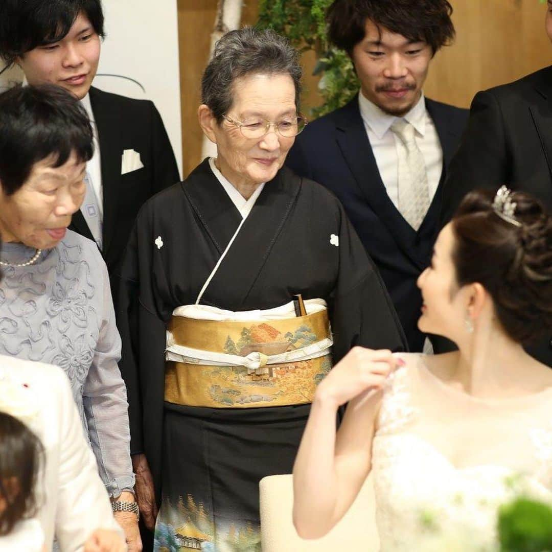 アンジェローブ 名古屋 結婚式場さんのインスタグラム写真 - (アンジェローブ 名古屋 結婚式場Instagram)「. @weddingisland_angerobe をフォローして. 『 #アンジェローブ 』のタグで. お写真を投稿してくださいね＊*. . ——————————. .  あなたが結婚式に参加する時 楽しみにしていることは 何ですか？  #友達の幸せそうな顔 #美味しいお料理 #久々に会える友人 #ワイワイできる #お色直しの衣裳 #感動する  などなど。  コメント欄にご意見お待ちしております☺️  . ——————————. . -アンジェローブの公式HPをcheck＊* http://www.angerobe.co.jp/sp/ -ブライダルフェアの予約はコチラから♪ http://www.angerobe.co.jp/sp/fair/ . ——————————. . ぜひ『 #アンジェローブ 』のハッシュタグで. ウェディングの写真を投稿してくださいね＊*. ステキなお写真はこちらのアカウントで. リグラムさせていただきます♪. . また『#アンジェローブ』のハッシュタグで. 投稿していただいた#アンジェ嫁 様は. 必ずフォローさせて頂きます💕  プレ花嫁さんも卒花嫁さんも. ずーっと繋がっていきましょう💕 ——————————. . #新郎新婦 #結婚式写真 #wedding  #感動写真 #感動 #プレ花嫁  #ナチュラルウエディング #結婚式準備 #フォト婚 #東海プレ花嫁 #名古屋プレ花嫁 #リゾート婚 #アンジェローブ  #名古屋結婚式場 #婚約 #プロポーズ #港区 #金城ふ頭 #写真結婚式 #海外挙式 #結婚式どうしよう #コロナに負けるな」2月12日 12時38分 - weddingisland_angerobe