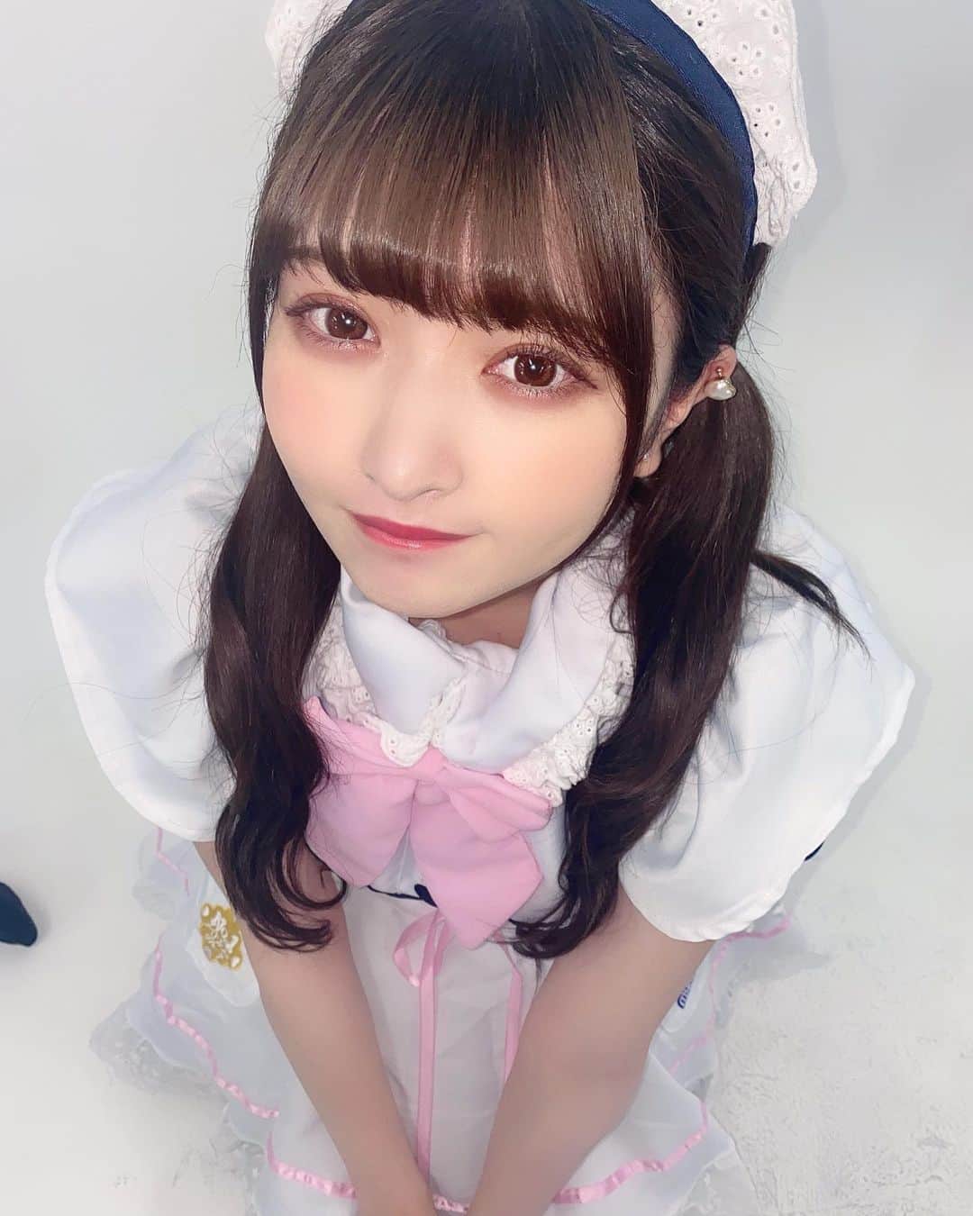 天乃七夕のインスタグラム：「メイド服着た時の写真好評だから持ってる写真全部載せます！！  どのなーたんがすき？？💭💗  #めいどりーみん #メイド服 #メイド #メイドカフェ #ツインテール #黒髪 #黒髪ロング #女の子コーデ  #ゆるふわ #kawaii #follow #followｍe」