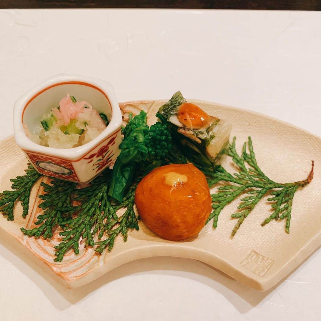 のインスタグラム：「＊ 割烹やさん💗 何を食べても美味しくてアテも大好きすぎる😍 美味しいお店がたくさん潰れないことを願う今日この頃🥺👏 ＊ ＊ ＊ #割烹#大阪#グルメ#和食#ディナー#食べログ#コロナに負けるな#酒飲み女子#食べることが幸せ#大阪グルメ#インフルエンサー#グラビア#グラドル」