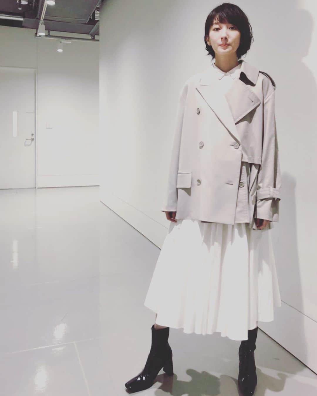 波瑠さんのインスタグラム写真 - (波瑠Instagram)「突破の衣装です。 タグつけております。 やる気は顔面に表れないタイプです、昔から。 なおしたい。」2月12日 12時57分 - 06_haru_17