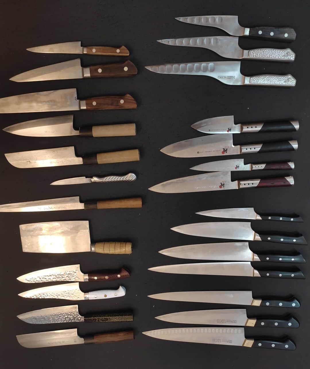 有坂翔太のインスタグラム：「お気に入り包丁🤣🤣  #包丁 #ナイフ #knife #japan #followｍe #instafood #omnomnom #foodporn #food #goodeats #hungry #おいしい  #料理研究家 #シンガポール #シンガポール生活 #トラベル #travel #singapore #instagram #instagood #instadaily #料理」