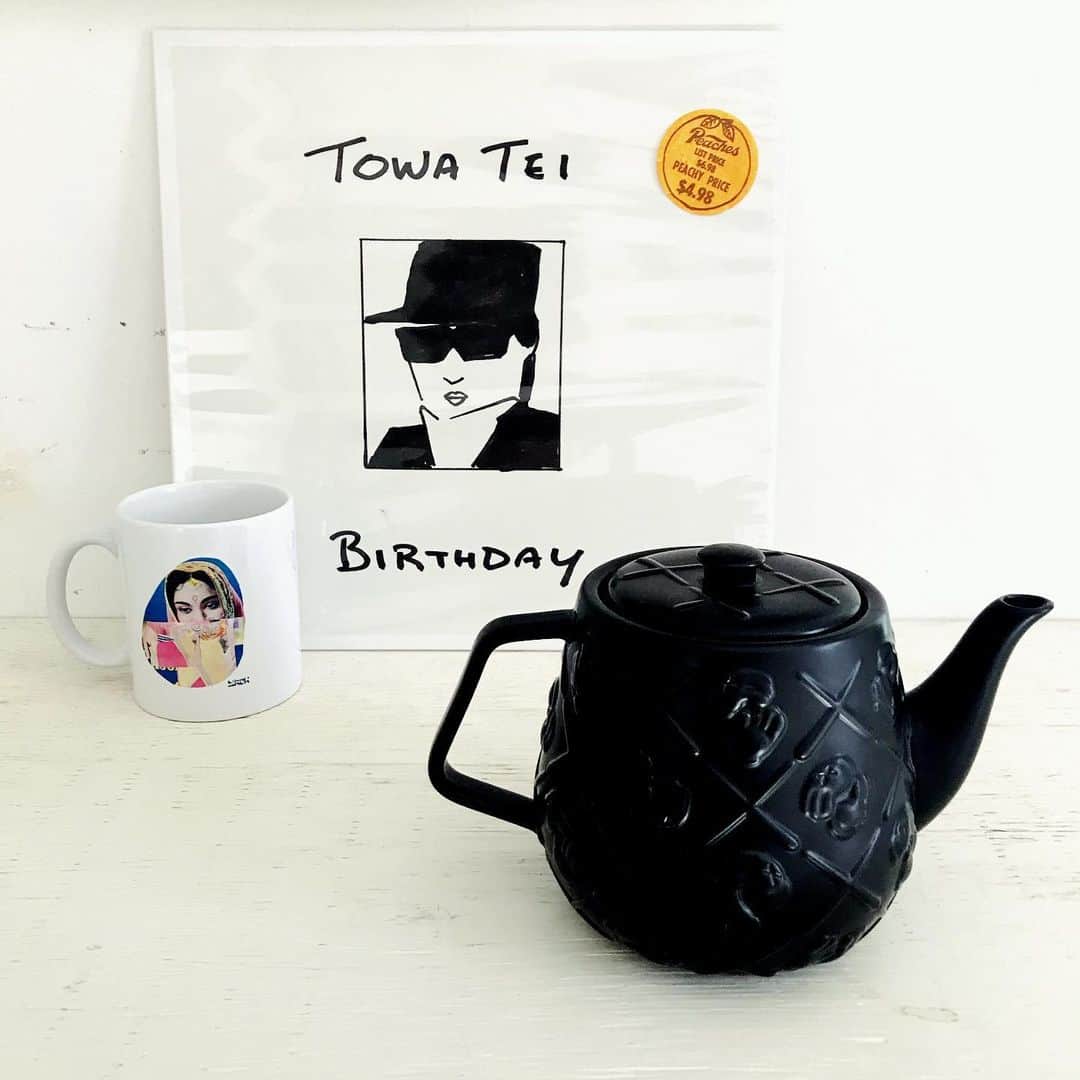テイ・トウワのインスタグラム：「👺THANXX‼️@kaws #KAWS @ARR.AllRightsReserved #AllRightsReserved  i Stay safe and enjoy my tea time! #tomoogokita for BIRTHDAY #towatei_archive」