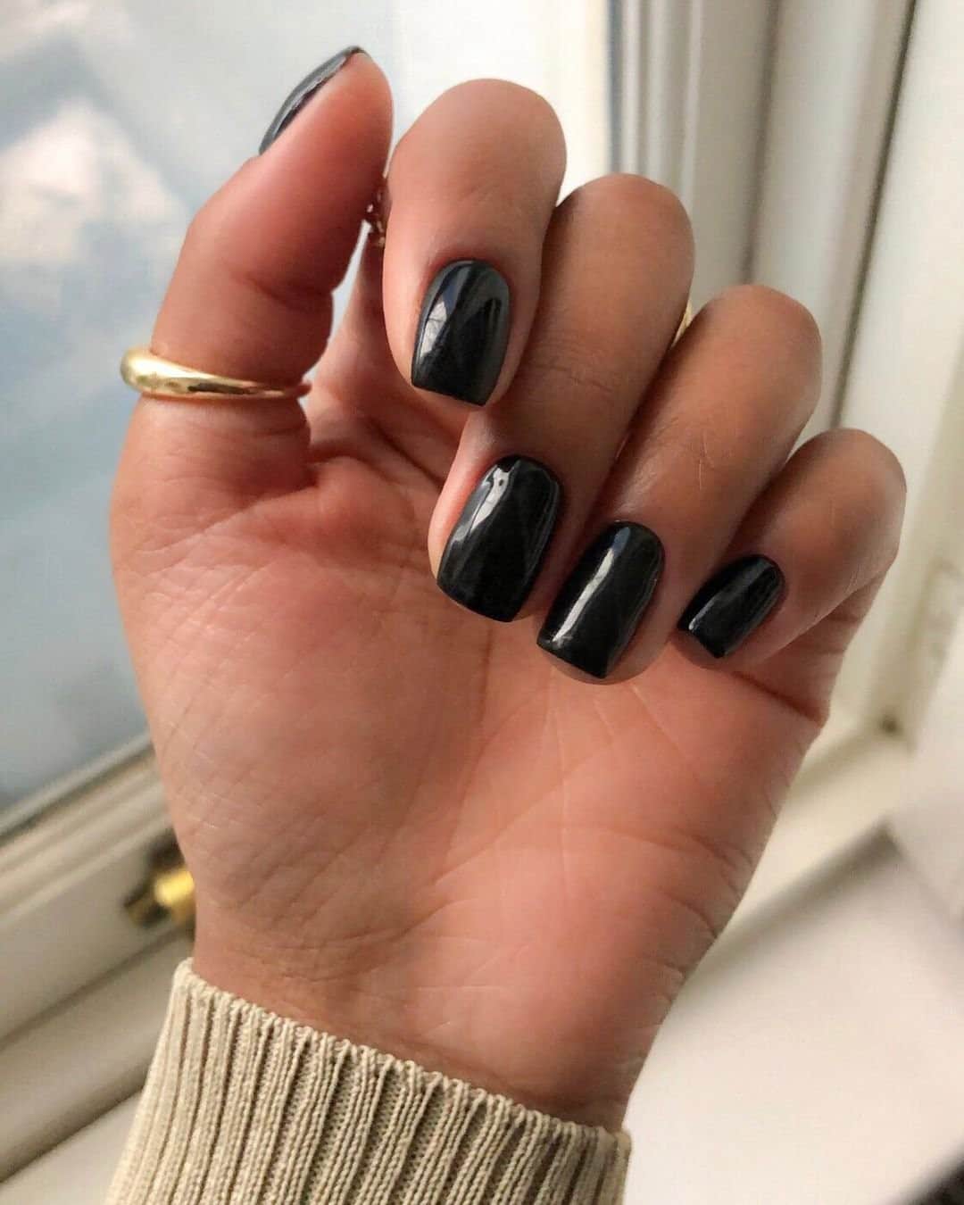 OPIさんのインスタグラム写真 - (OPIInstagram)「On Thursdays, we wear #black. Send to a bestie who needs this shade 🖤 Shade: #BlackOnyx  By: @5ivenails  #OPIObsessed #ColorIsTheAnswer #NOTD #NailSwag #NailsOfInstagram #NailsOnFleek #NailPolish #Nails #OPI #blacknails #darknails」2月12日 13時01分 - opi