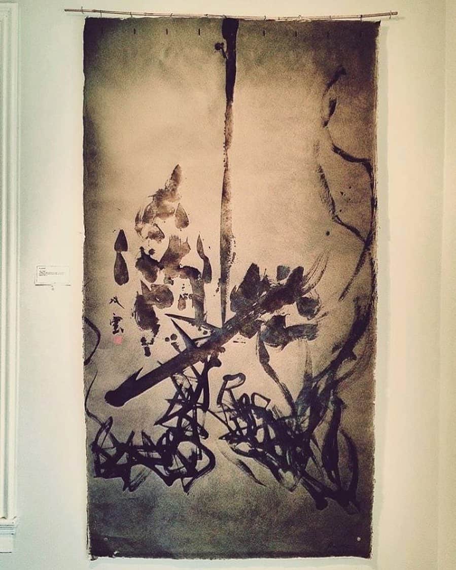 武田双雲のインスタグラム：「Light 光  Acknowledge how weak and fragile you are. The question is how to live on this mother earth with your whole self and shine your light with weakness.  自分がいかに弱くて、脆い存在かを認めること。その弱さを持ってこの地球に生きていくこと。どうすれば弱さを持ちながら輝けるか  #calligraphy #artwork #shodo #souun #双雲」