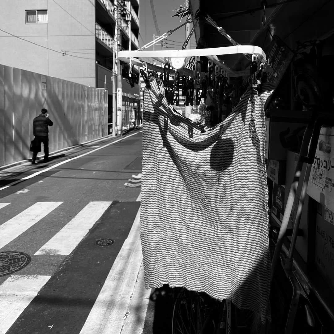 naotakeのインスタグラム：「昼下がり - The afternoon / iPhone 12 Pro Max & Snapseed, 20210213 . . コーヒーの苦味を強く感じる時は、体調が万全ではない。 . . #spicollective #royalsnappingartists #infamous_family #rsa_main #infinity_photo_cult #jp_gallery_member #jp_gallery_bnw #trb_bnw #wp_bnw  #bnw_life #bnwlife_member #bnw_life_shots #bnw_captures #world_bnw #top_bnw #team_jp_ #team_jp_モノクロ #ig_energy_bw #ig_nihon #streetphotographybnw #igersjp #blackandwhite #bnw #bnwphoto #monochrome #bw #bnwphotography #ShotOniPhone #shotoniphone12promax」