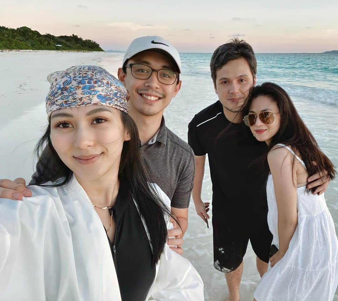 Alex Gonzagaさんのインスタグラム写真 - (Alex GonzagaInstagram)「The double date we will be having until we grow old! 🤍 we were official in Amanpulo aaaaaaand alam nyo na naganap dyan if not #LinkinmyBio 😂」2月12日 13時17分 - cathygonzaga