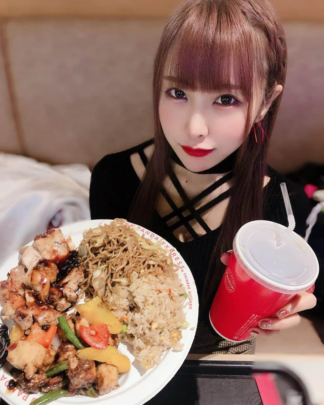 熊本美和さんのインスタグラム写真 - (熊本美和Instagram)「おはくま🐻 . . #おはよう #gm #goodmorning #おはくま #panda #Express #lunch #tokyo #shibuya #miyashitapark #フードコート #🐼 #idol #バクステ外神田一丁目 #Pリーガー #bowling #ボウリング好きな人と繋がりたい #japanesegirl #asiangirls #fff #lfl #flf #l4l #followers #すきぴ」2月12日 13時11分 - miwa_babyb