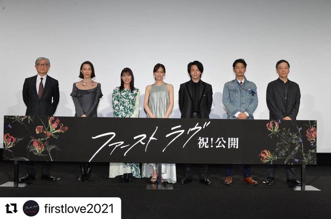 窪塚洋介のインスタグラム：「昨日初日を迎えた「ファーストラヴ」 2本の舞台挨拶のあと取材を受け、夕方に出演者4人と監督でコメンタリー(副音声)用の収録の為にまた観て、 先程またまた劇場にて一人コッソリ観て参りました。 …何度観ても沁みる。 是非1人でも多くの方に観てもらいたいです。 いまこの時代に強く優しい愛をシェアしましょう。」