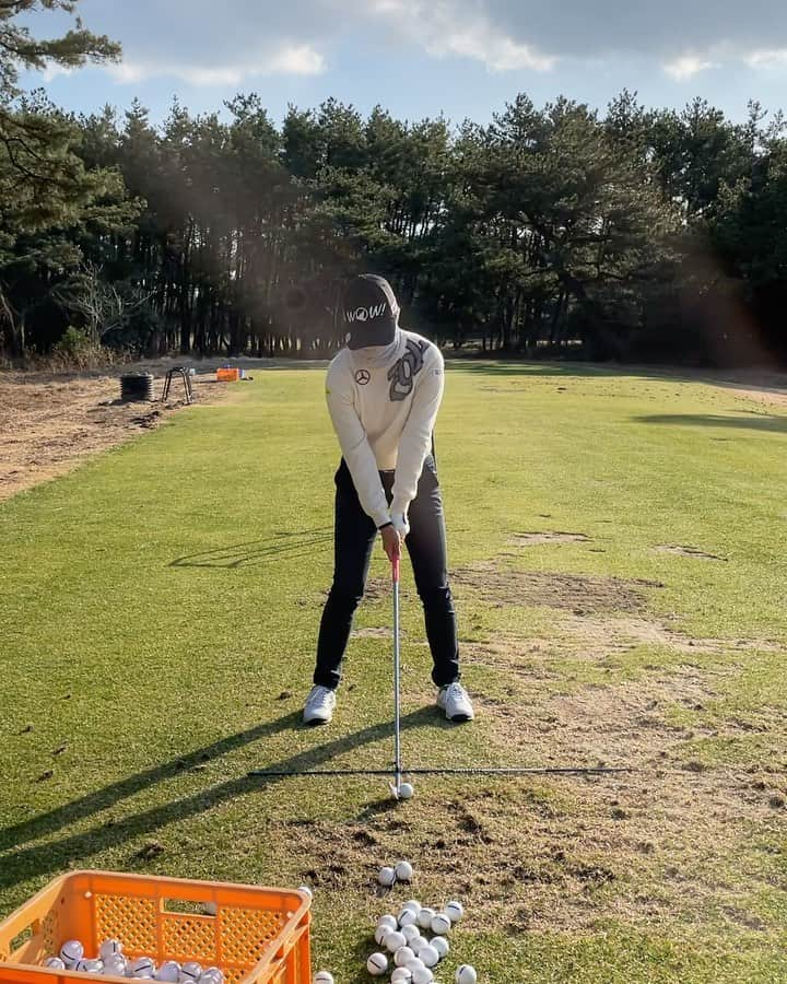 金澤志奈のインスタグラム：「. ⛳️6i  練習 練習 練習  の日々でございます🏌️‍♀️」