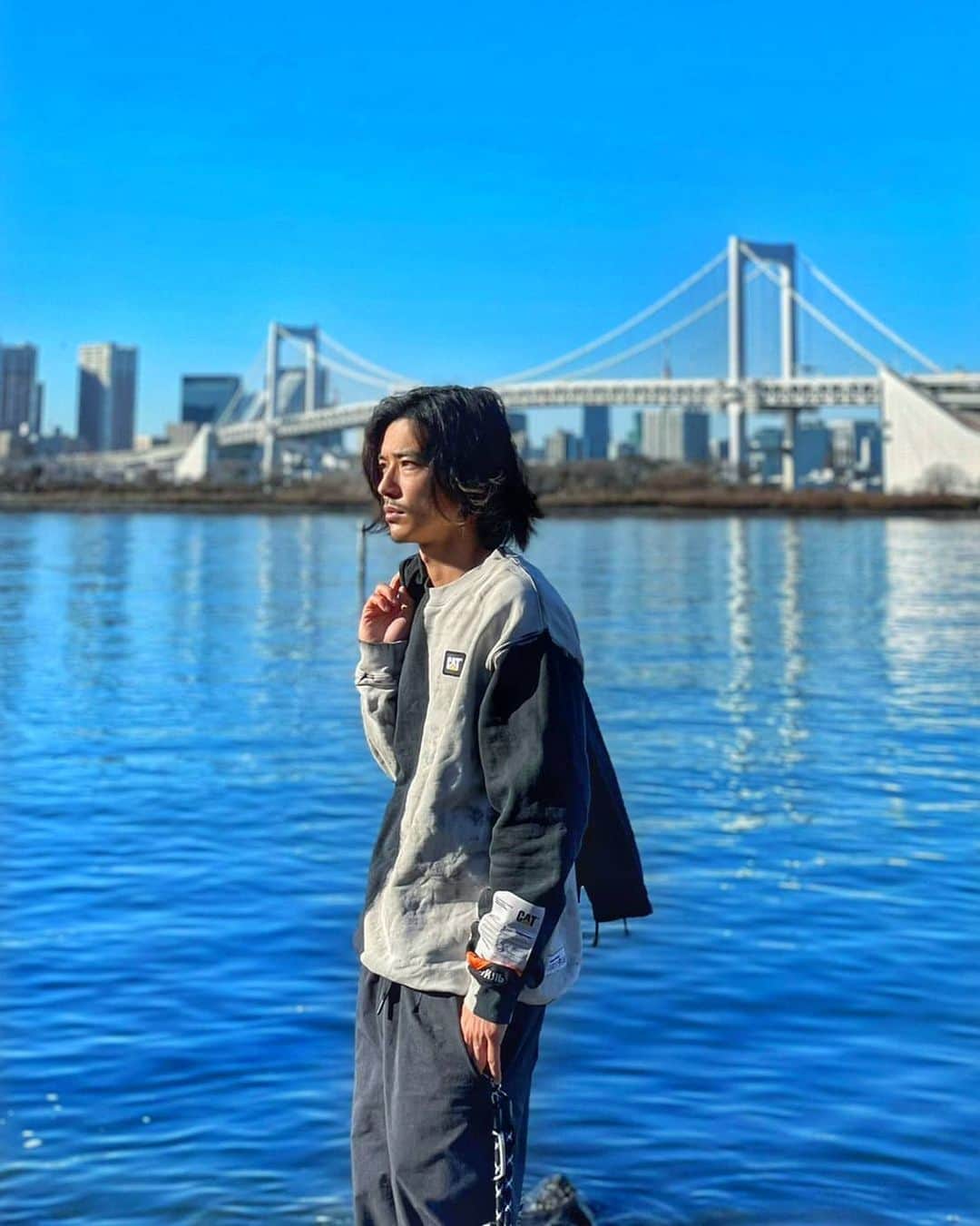 のインスタグラム：「うみ  #山田悠介 #ヤマダユウスケ #portrait #ポートレート #portraitphotography #海 #お台場 #レインボーブリッジ」