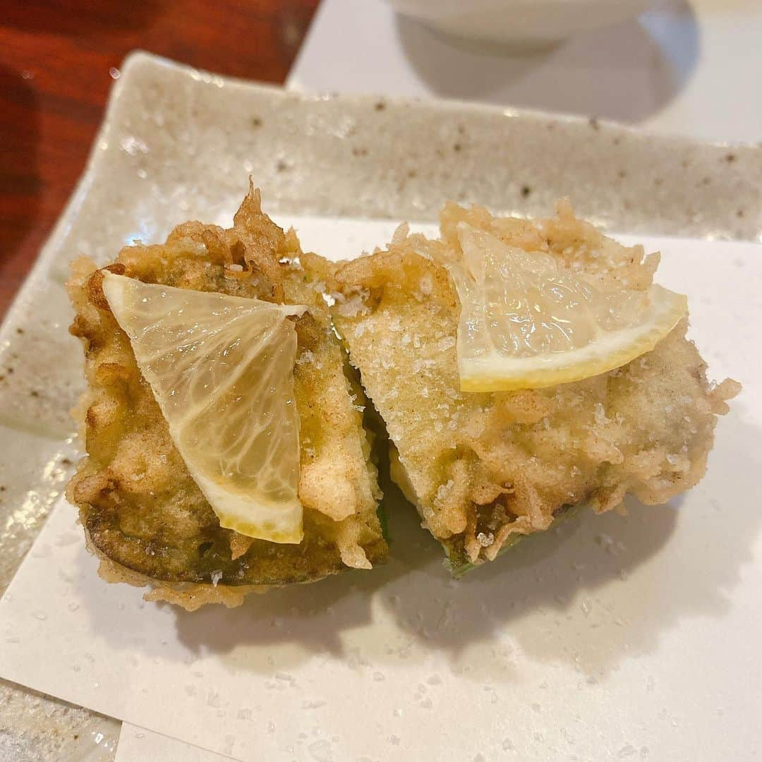 金巻ともこさんのインスタグラム写真 - (金巻ともこInstagram)「カウンター天ぷら食べたかったんだよー！！！ #天ぷら #おそとごはん金巻 #つな八 #つな八総本店」2月12日 14時46分 - tomotomoco