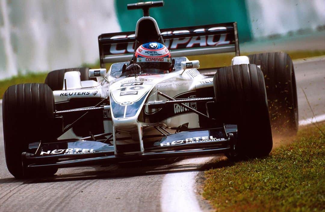 ジェンソン・バトンのインスタグラム：「21yrs ago #williamsf1 #f1 #memories #history 📸 @motorsport.images」
