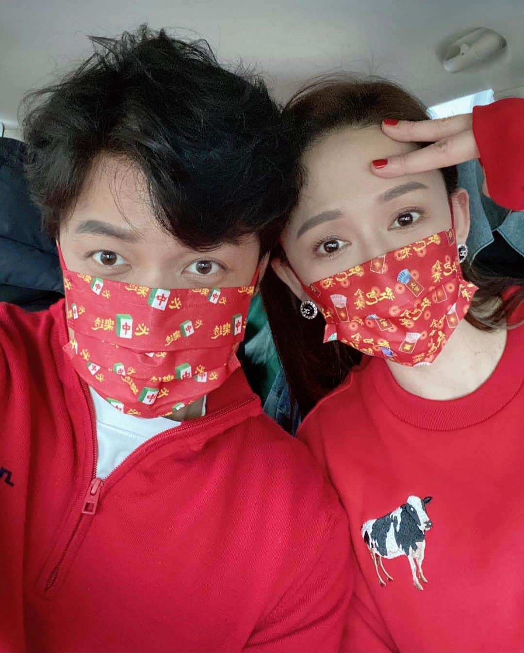 ジョー・チェン（Joe Chen）さんのインスタグラム写真 - (ジョー・チェン（Joe Chen）Instagram)「🧨🧨 初一拜年啦 那啥 祝大家打麻將不詐糊 🐮😋 @alan.chen._」2月12日 15時10分 - iam_joechen