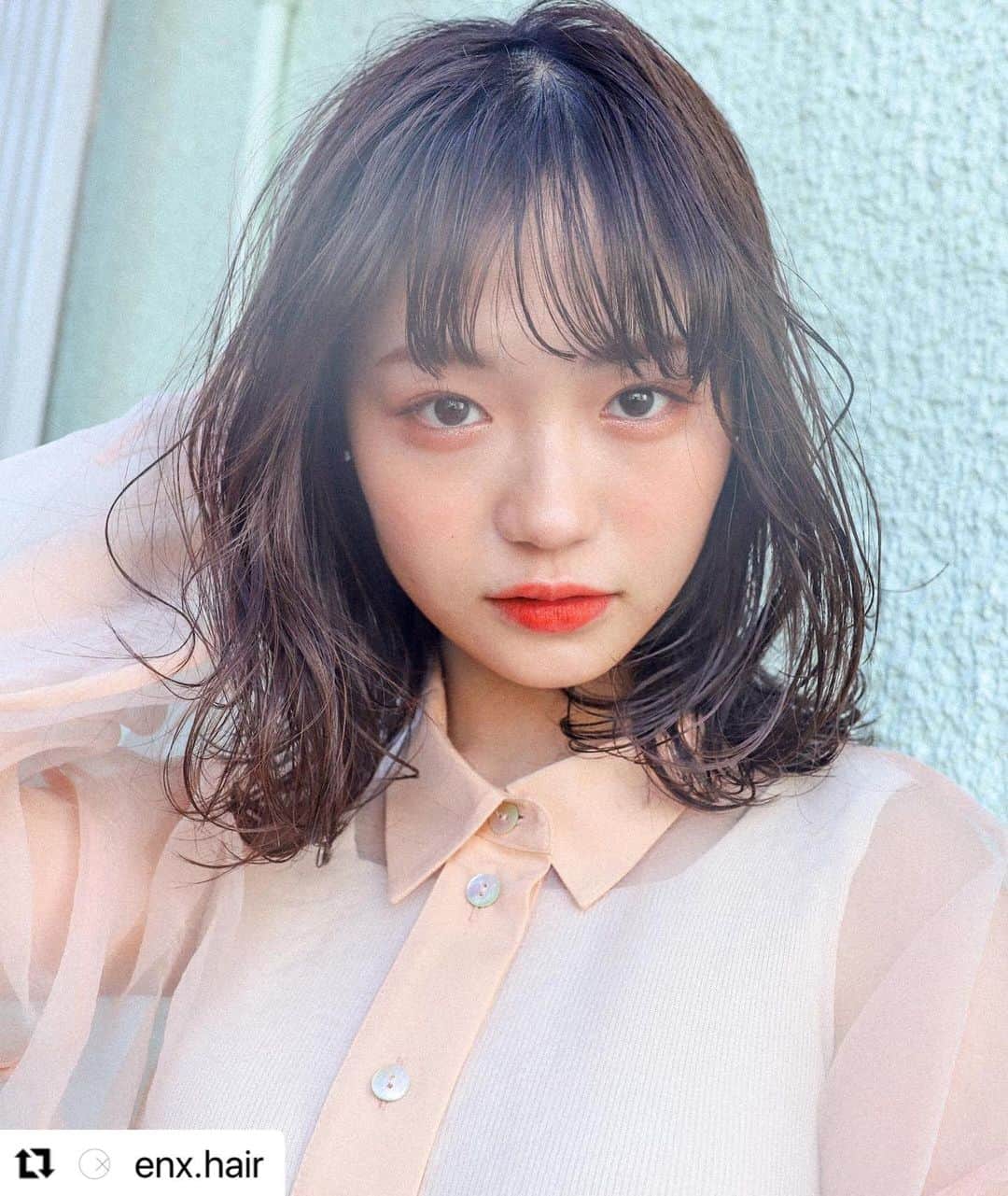 のインスタグラム：「#Repost @enx.hair with @make_repost ・・・ enx  style @enx_kodama  @enx_naoki67   enx theme 【365日美髪おしゃれ】  お客様と共に髪型を作っていく、 完全予約マンツーマンサロン　enx  ＊くせ毛に困ってる方の救済　多数 ＊オシャレな髪型の提供　多数 ＊髪が実際に綺麗になった方　多数  豊富な経験値がお客様のなりたいを叶えます  ■新規限定Menu■  ※檜山と阿武隈川をご指名の場合は、新規指名料金が¥2200になります  カット＆カラー＆トリートメント￥11000 カット＆パーマ＆トリートメント￥14300 カット＆縮毛矯正＆トリートメント￥17600 カット＆カラー＆パーマ＆トリートメント￥19800 カット＆カラー＆縮毛矯正＆トリートメント￥22000 カット＆トリートメント￥7700  …………… enx  横浜市旭区鶴ヶ峰1-12-3小林ビル２階 0454595225 ……………  #鶴ヶ峰美容室enx#横浜美容室#ボブ#切りっぱなしボブ#小顔ボブ#20代ボブ#30代ボブ#前下がりボブ#ボブヘア #ボブヘアー#ショートボブ#くせ毛ボブ#ボブヘアアレンジ #ボブ女子#外ハネボブ#外ハネアレンジ#ミニボブ#リップ#ヘアスタイル#髪型#女性髪型#短髪女子#刈り上げ女子#オシャレ女子#韓国ヘア #韓国メイク #韓国風ヘア#スロウカラー#throwcolor」