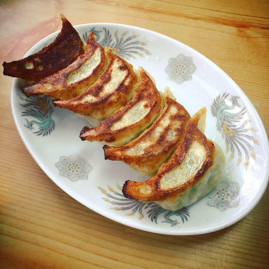 大岡源一郎さんのインスタグラム写真 - (大岡源一郎Instagram)「チャー飯(メシ)美味かった〜。 . #醬油味と塩味 #個人的には醬油 #餃子も👍 #誰が光ってるって？ #毛が生えたと思ったら木でした #チクショウ！ #gennozi名店探訪」2月12日 15時23分 - gennozidotcom