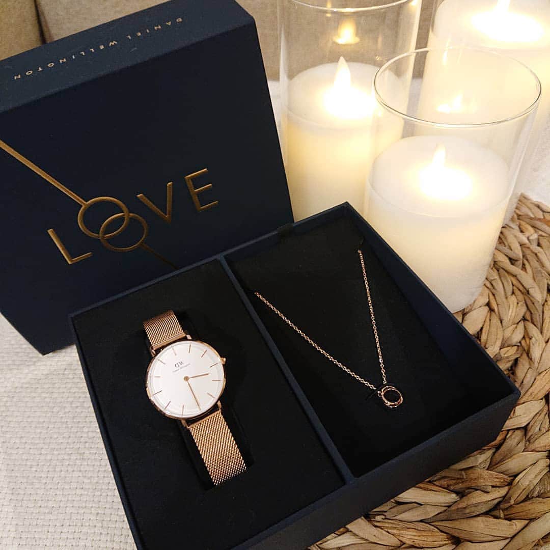 yuu_renonのインスタグラム：「** * @danielwellington ⌚  バレンタインの贈り物に…💓  * ☑️2/14まで、DW公式サイトや直営店舗にて2点以上お買い上げで10％OFF！新作も対象！  ☑️バレンタイン限定ギフトボックスも無料！  ☑️15％OFFクーポンコード【jarenon】の併用でさらにお得！  是非この機会に🥰　  #ダニエルウェリントン #DWgiftsoflove #dw #バレンタイン #バレンタインデー #贈り物 #プレゼント #腕時計」