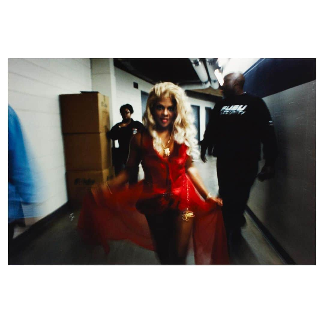 マリオ・ソレンティさんのインスタグラム写真 - (マリオ・ソレンティInstagram)「Lil’ kim  On the #TheNotoriousKim tour 2000 #lilkim  #mariosorrenti #archive」2月12日 15時49分 - mario_sorrenti